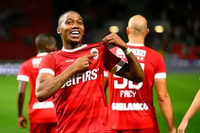 
		Commentaires sur Belgique : Michel-Ange Balikwisha décisif, Royal Antwerp corrige Courtrai par KennethDus		