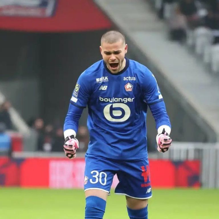 Lucas Chevalier Aston Villa Dibu Martinez