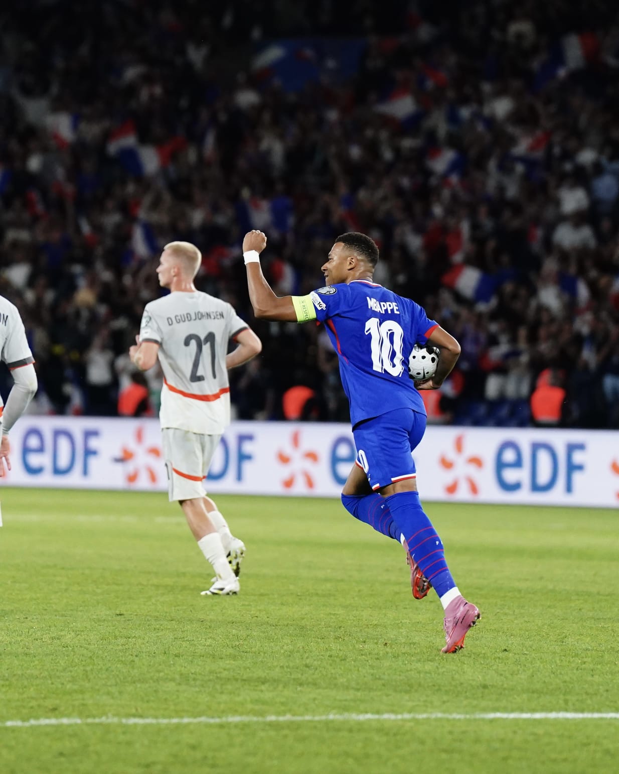 Éliminatoires Mondial 2026 : France-Islande  1-1 (mt)