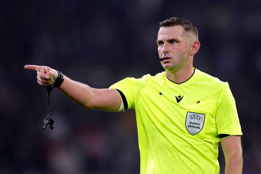 LDC UEFA : Michael Oliver pour diriger le choc Barça – PSG