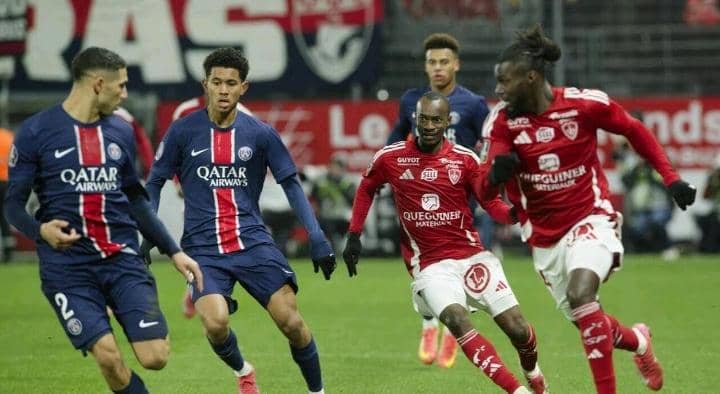 Ligue 1 : Sur quelle chaîne TV suivre Brest – PSG en direct ce samedi ?