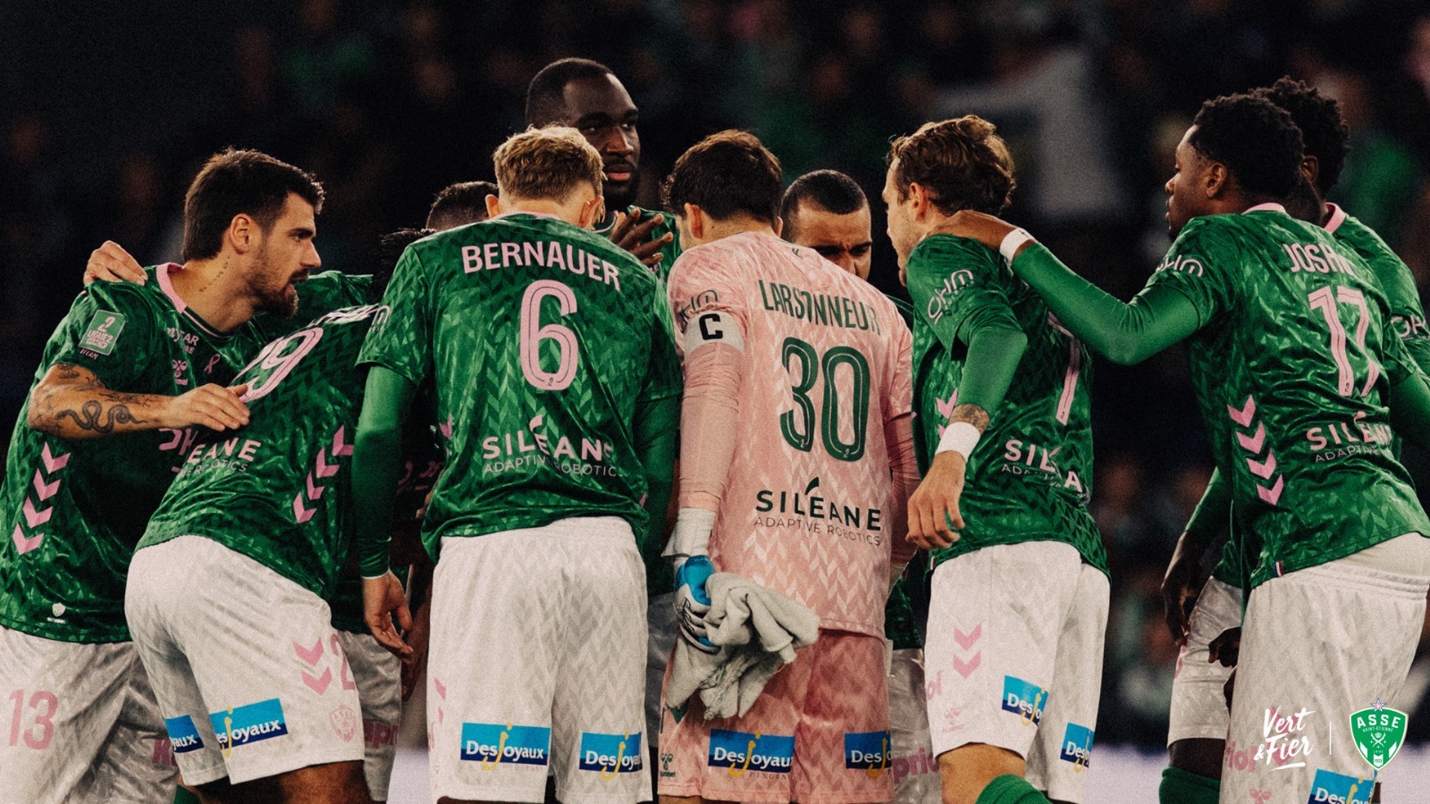 Ligue 2 BKT : les maillots de l’ASSE masculin et féminin mis aux enchères pour une bonne cause