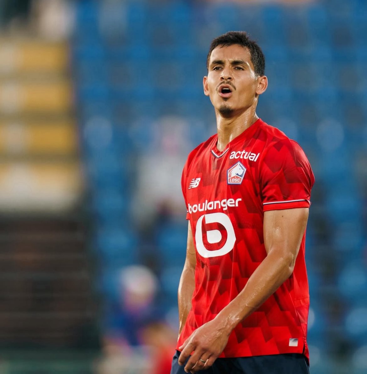 Équipe d’Algérie : Aïssa Mandi blessé à trois semaines de la CAN