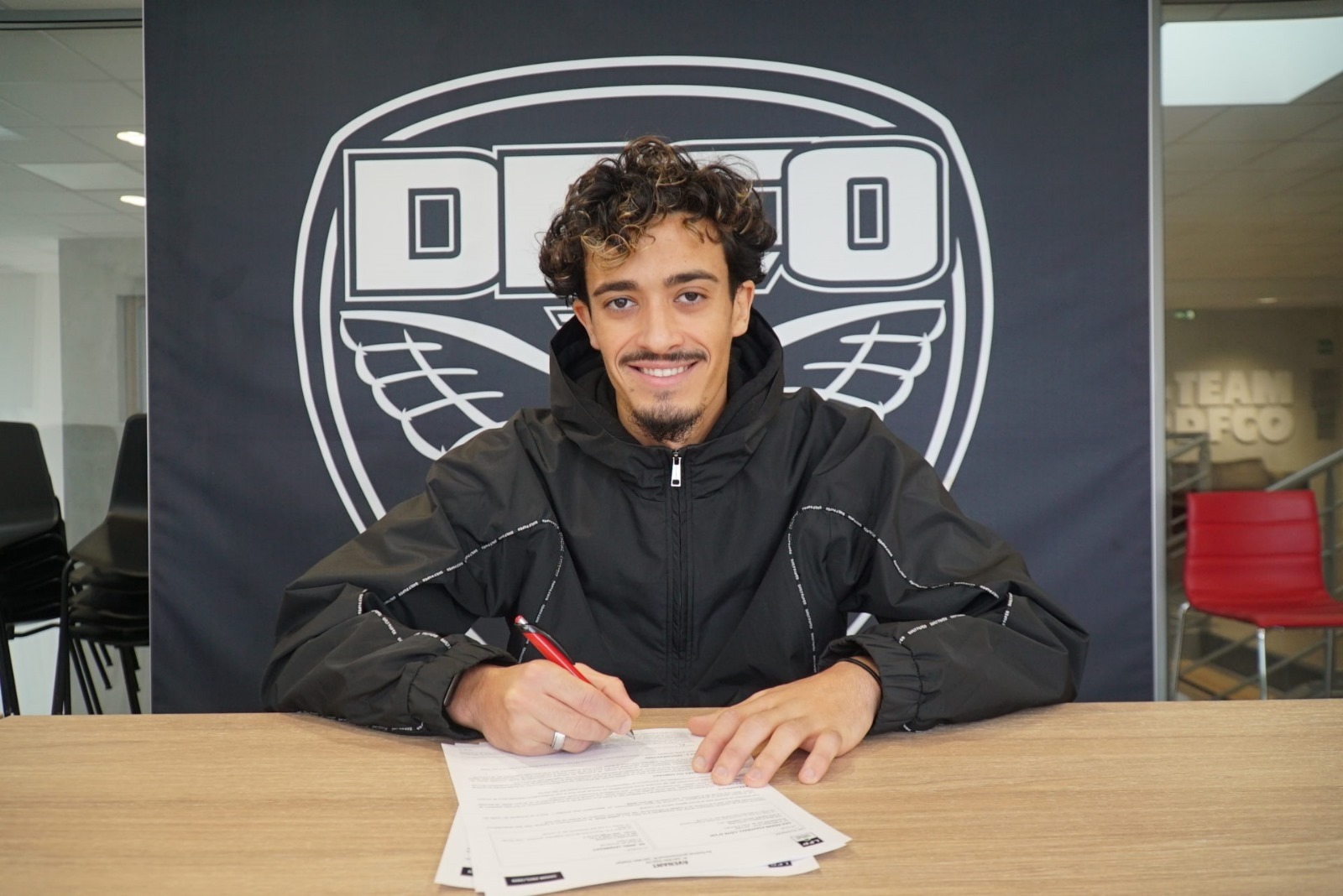 National : Dijon prolonge Adel Lembezat