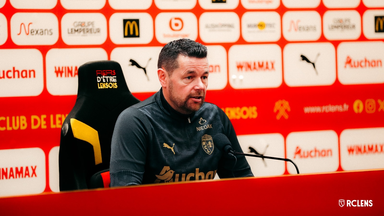 Ligue 1 : le coach de Lens annonce le départ prochain d’un joueur