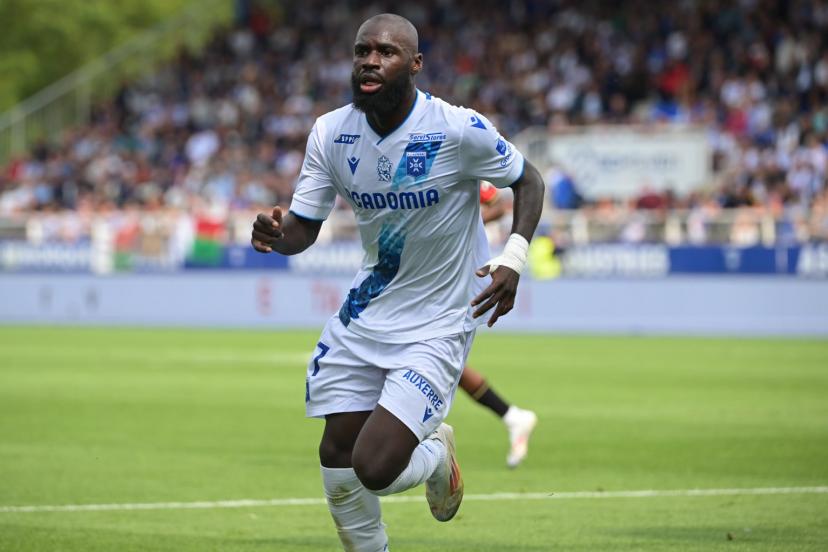 Ligue 1 (J15) – Auxerre : Lassine Sinayoko et Oussama El Azzouzi buteurs face à Metz