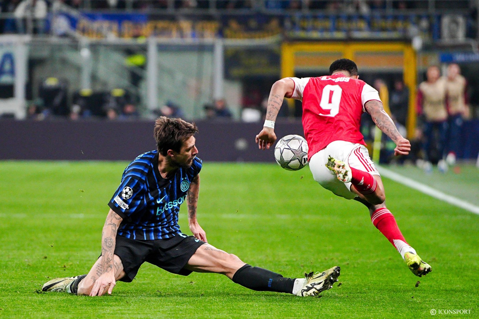 Ligue des Champions (J7) : Arsenal frappe fort à Milan et valide sa qualification