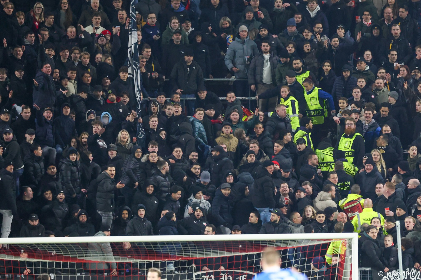 Europa League (J7) – FC Utrecht vs Racing Genk : un coup d’envoi retardé après des incidents en tribunes