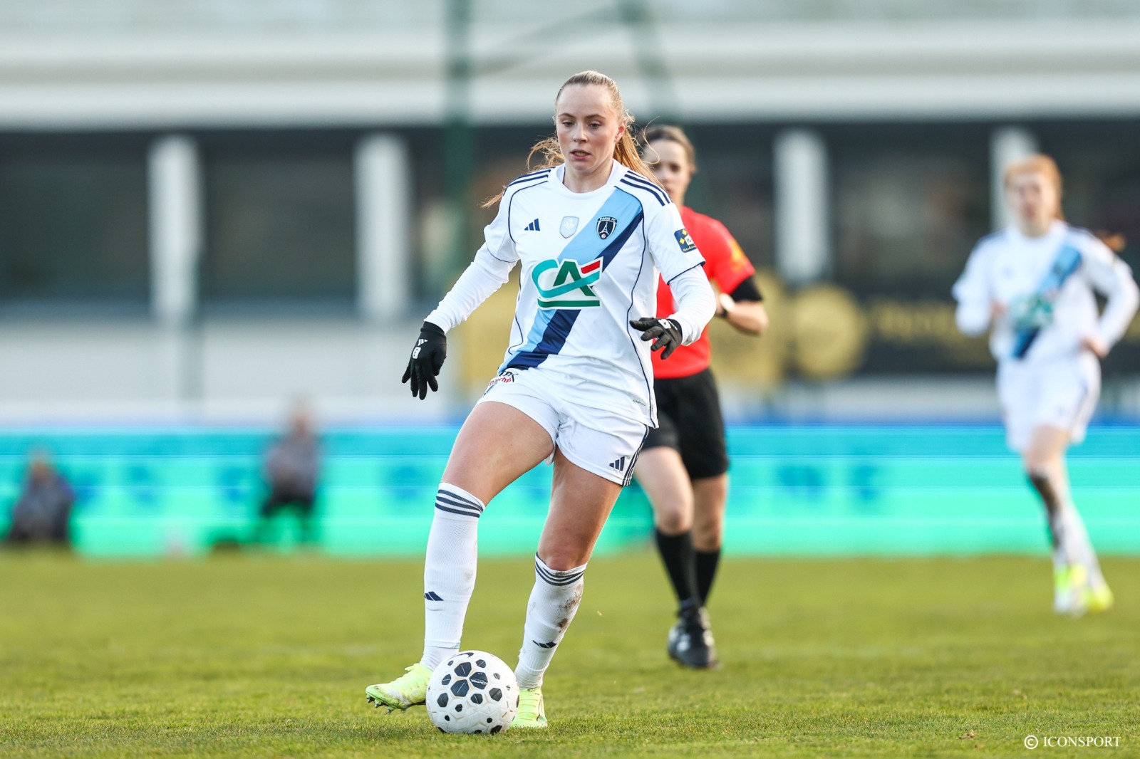 Coupe de France féminine : le Paris FC se qualifie en quarts de finale sur la pelouse de Saint-Malo