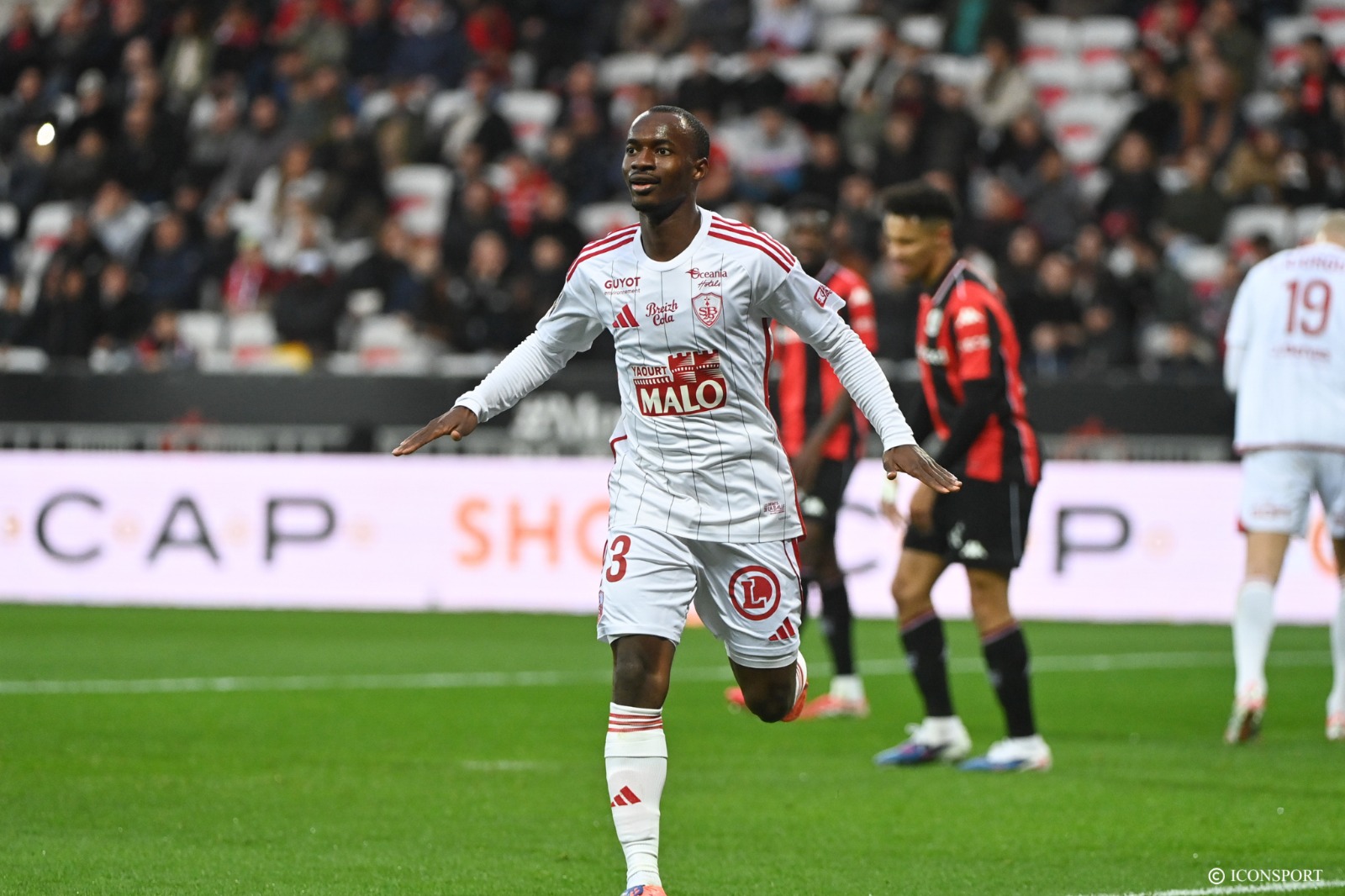 Ligue 1 (J20) : Brest fait le break à Nice, Angers mène contre Metz, Toulouse tenu en échec à domicile (mi-temps)