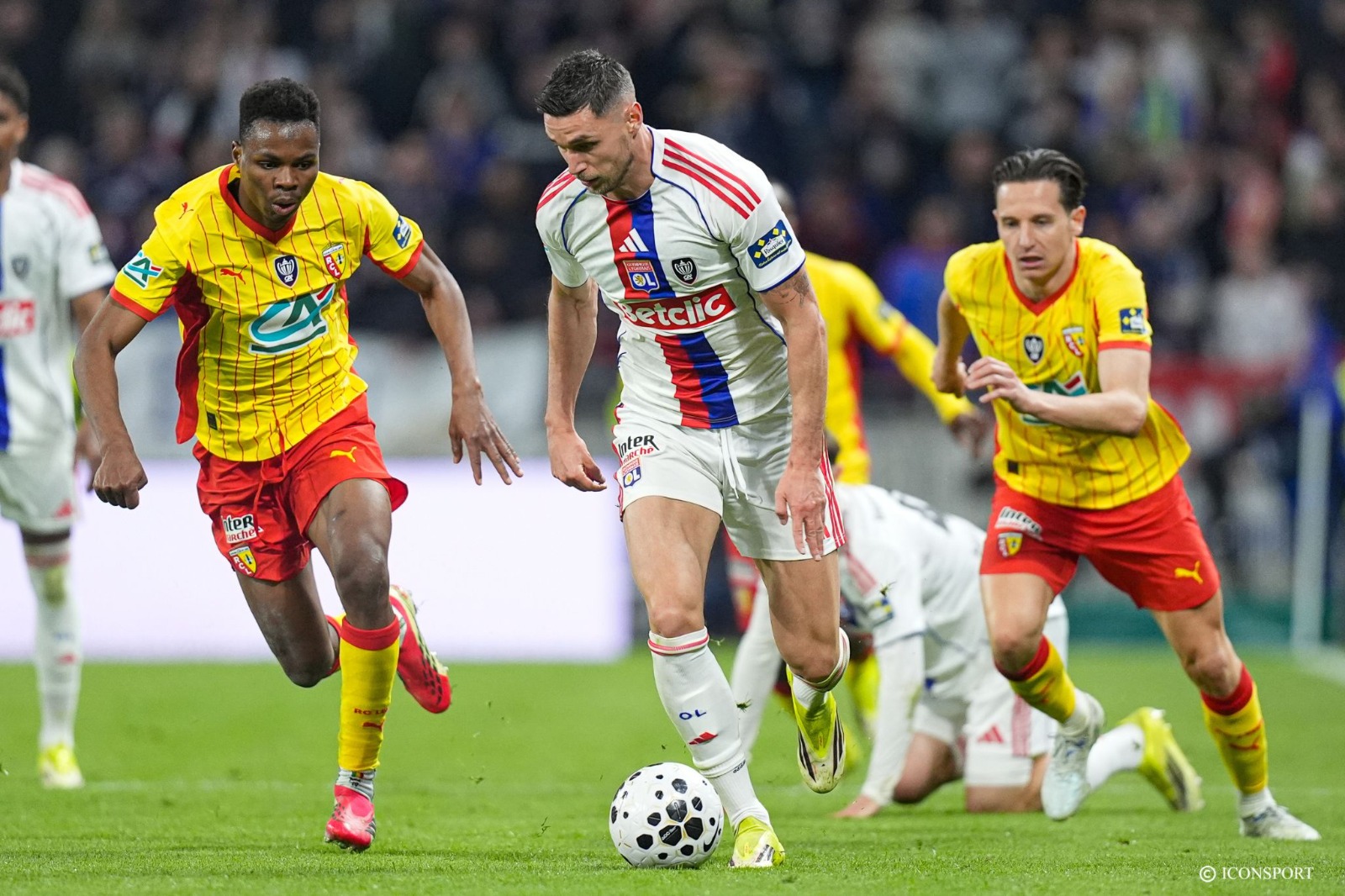Coupe de France (quart de finale) : le RC Lens élimine l’Olympique Lyonnais et file en demi-finales