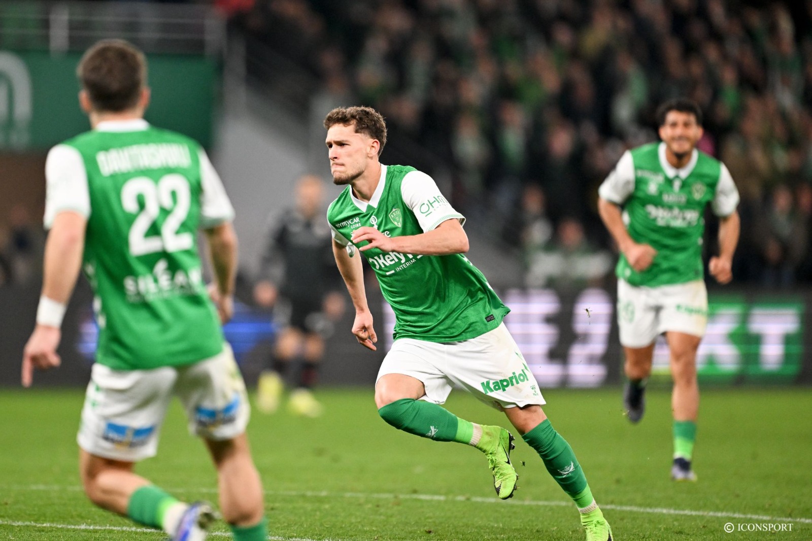 Ligue 2 (J26) – l’ASSE consolide sa deuxième place et s’impose face au Red Star