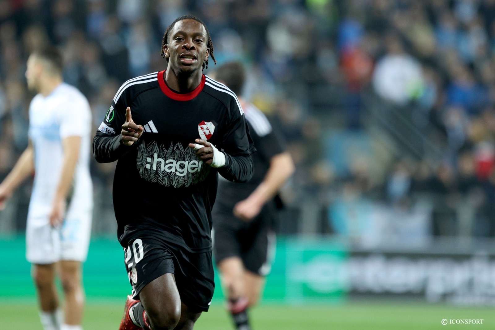 Strasbourg : Martial Godo poursuit ses belles performances en Ligue Europa Conférence