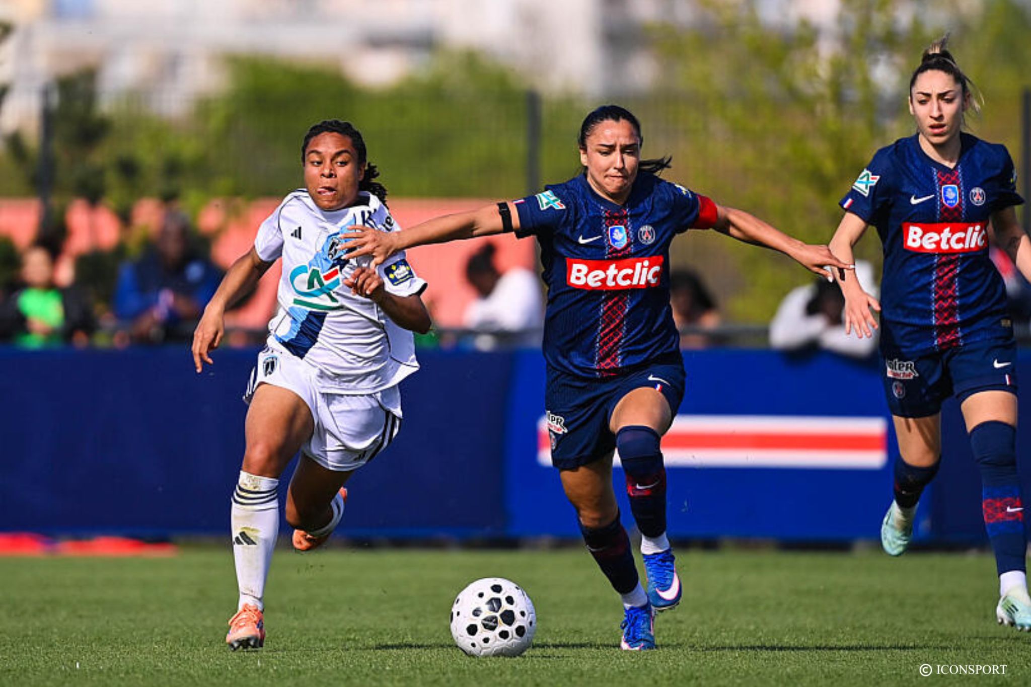 Coupe de France féminine (demi-finale) : le PSG bat le Paris FC et se qualifie pour la finale