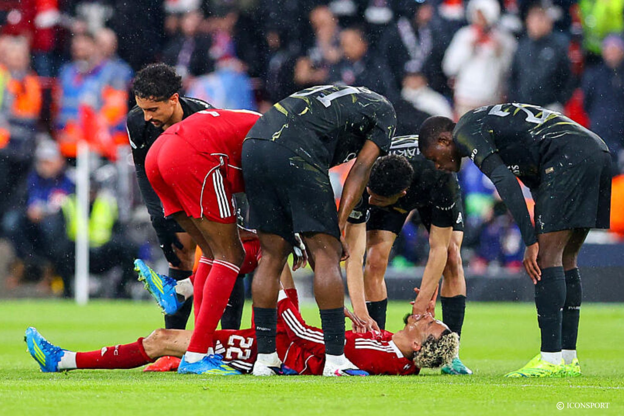 Ligue des Champions : Hugo Ekitike blessé, Liverpool et la France retiennent leur souffle