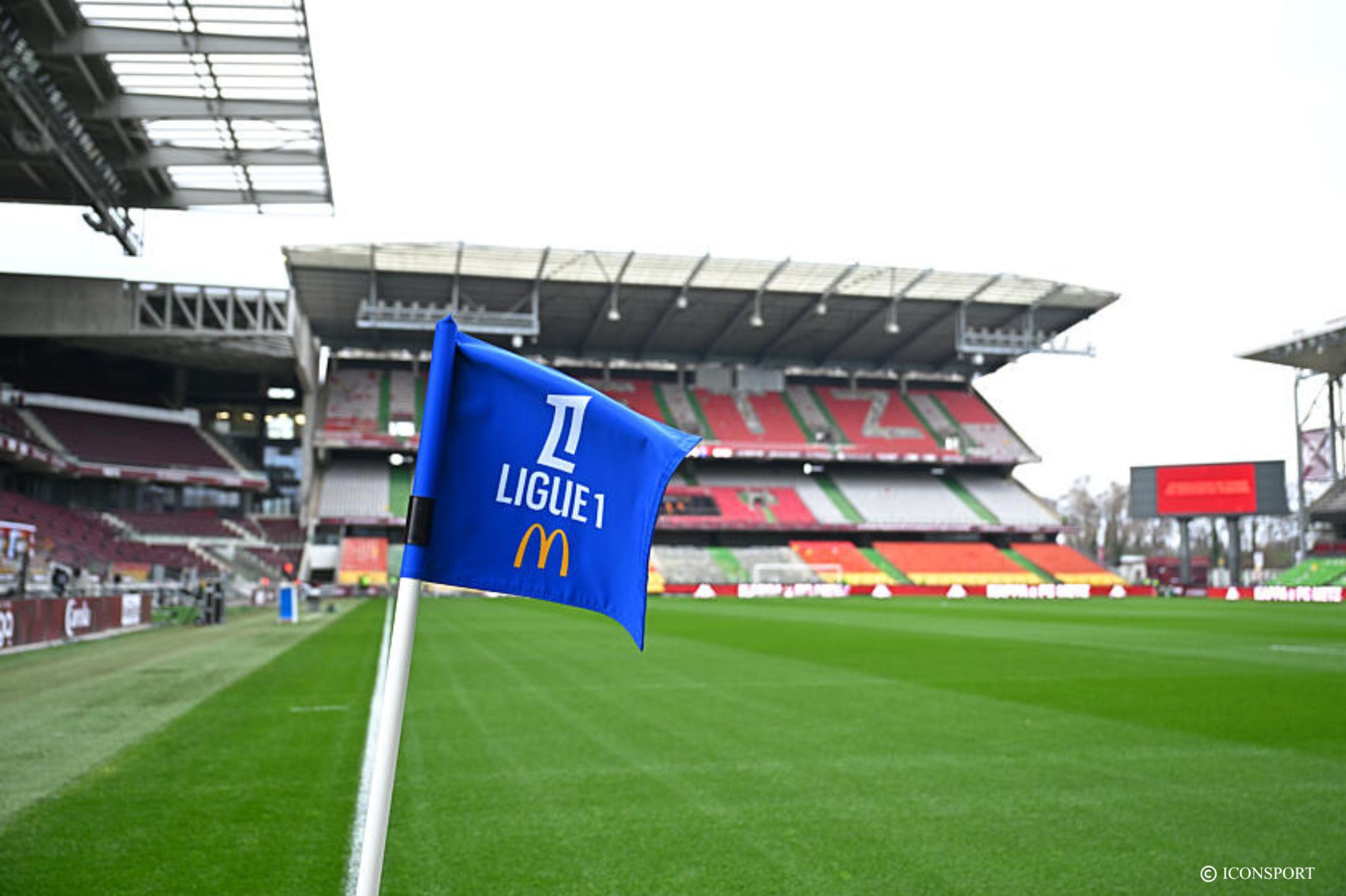 Ligue 1 – la LFP annonce des reprogrammations de matchs après les qualifications du PSG et de Strasbourg en Coupe d’Europe