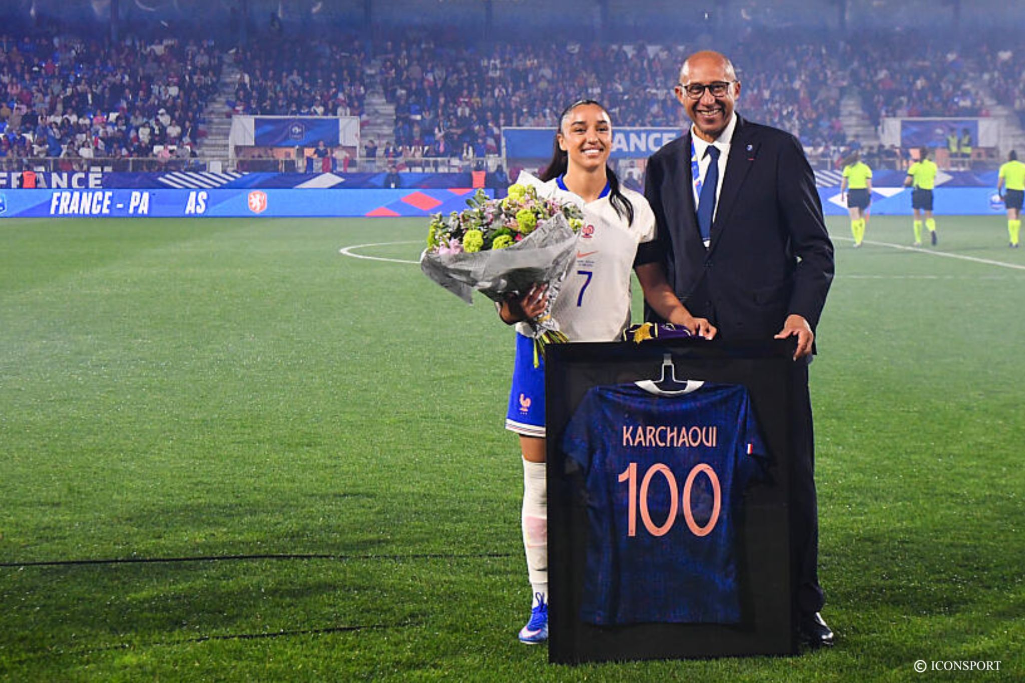 Équipe de France féminine : 100e sélection pour la capitaine du PSG Sakina Karchaoui