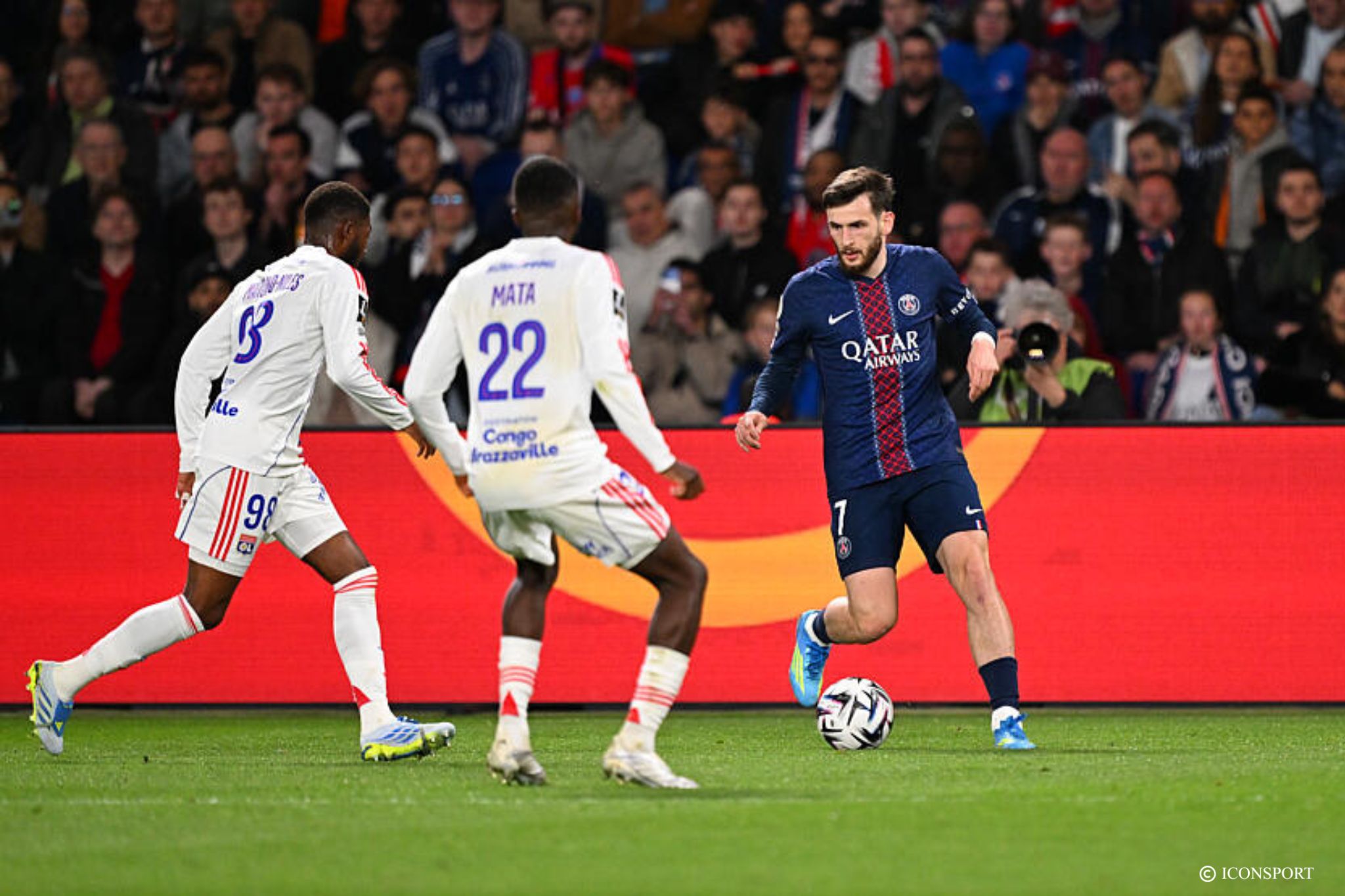 Ligue 1 (J30) – le PSG s’incline à domicile contre Lyon
